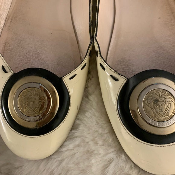 🔥🔥🔥VERSACE Flats Size 39 🔥🔥🔥 - Picture 9 of 12